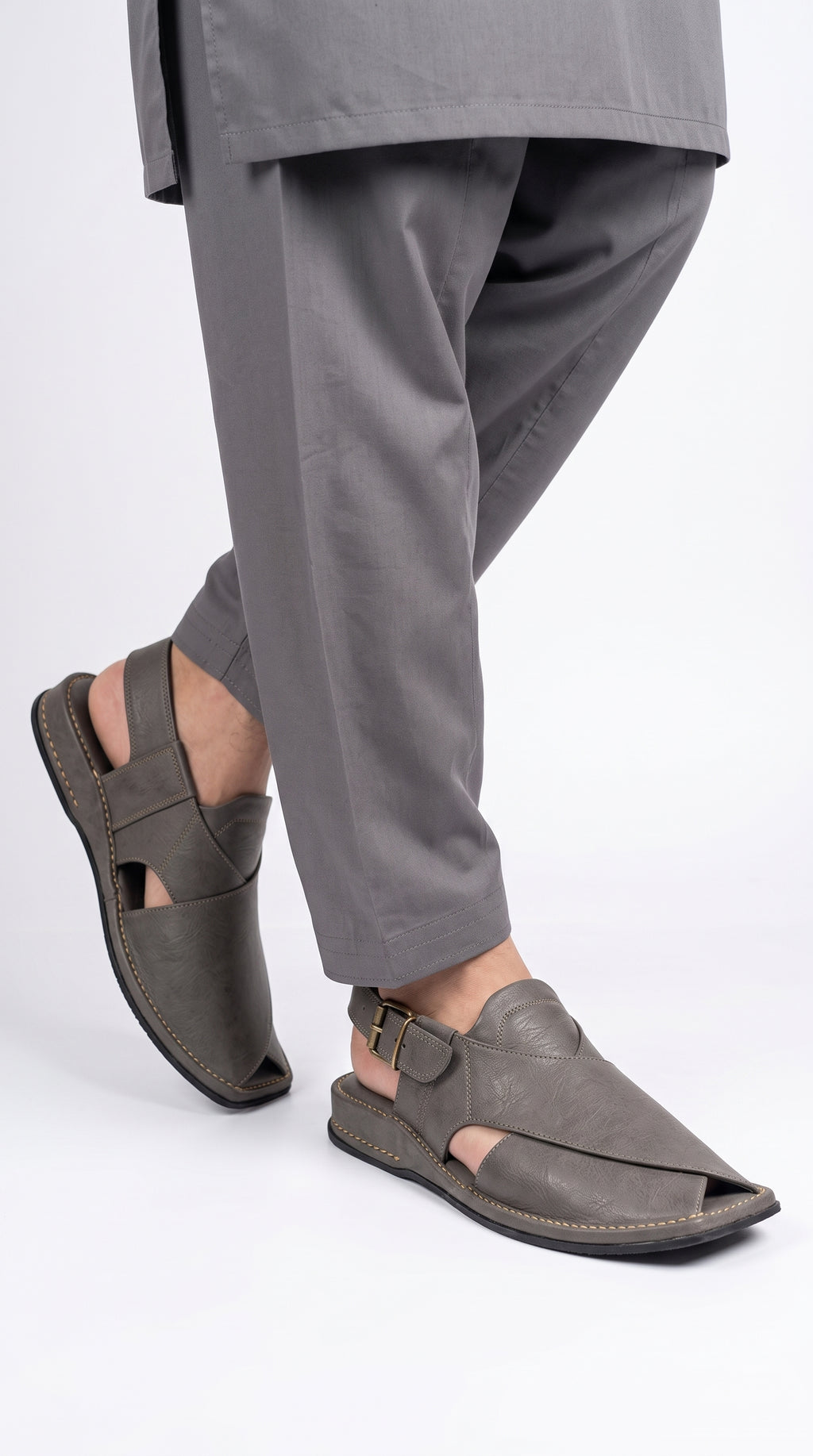 Men's Kaptaan Sandal in gray leather - worn